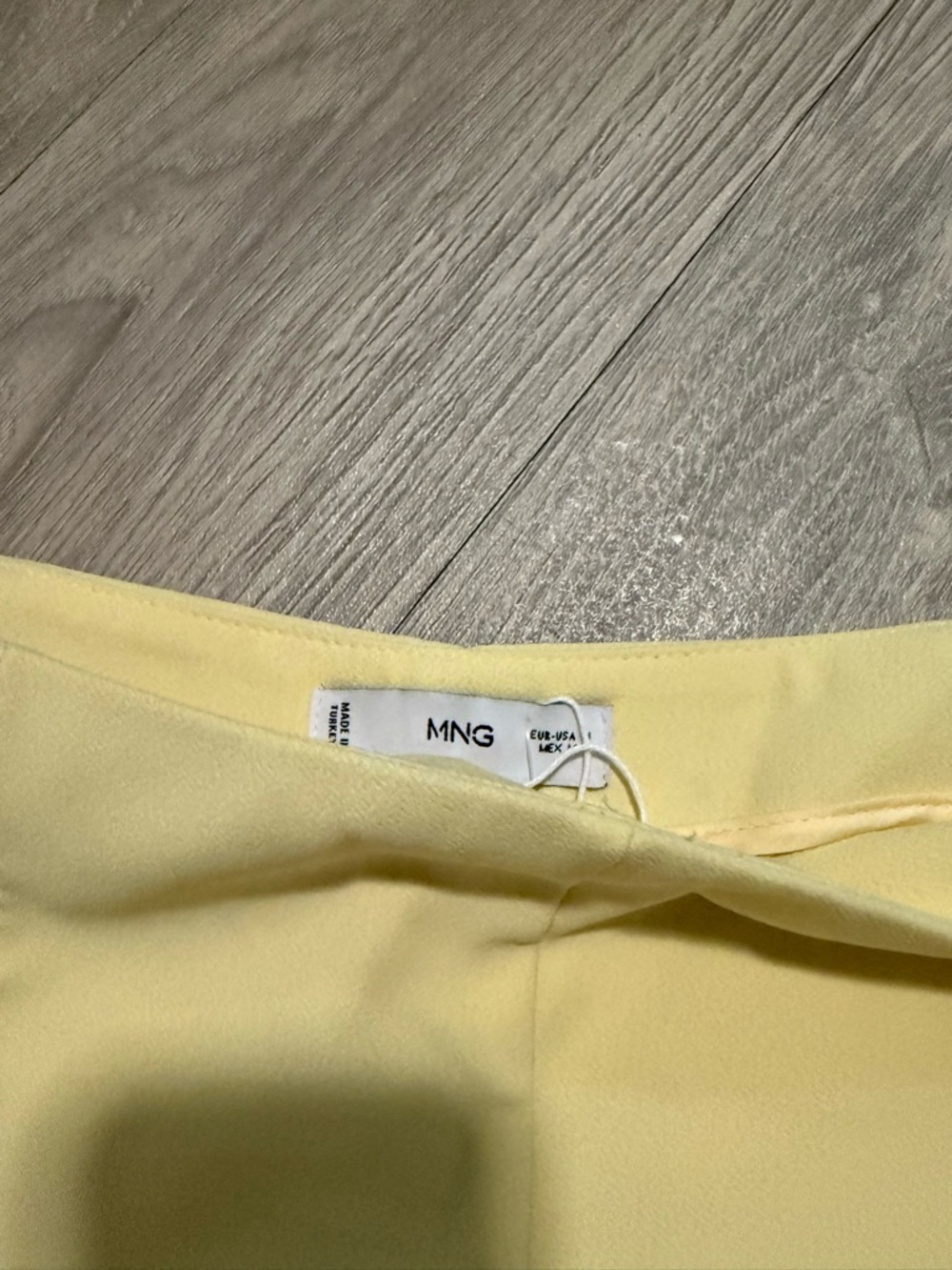 Mango High-Waist Pale Yellow Shorts - Picture 2 of 3